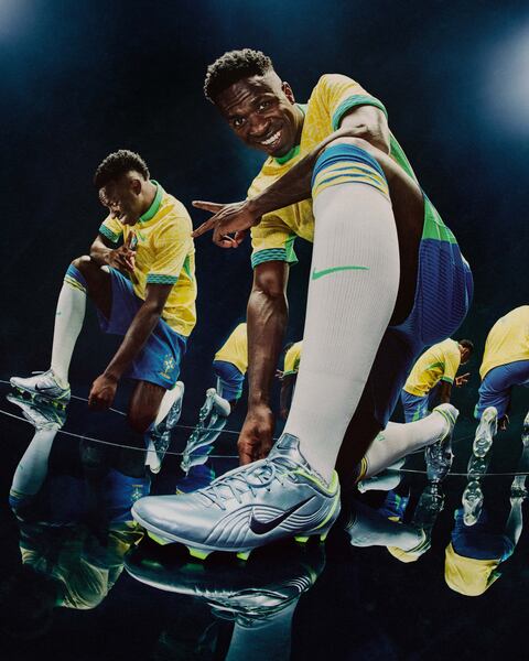 Get the R9 look with the Nike Mercurial Vapor 1 RGN SE on 9